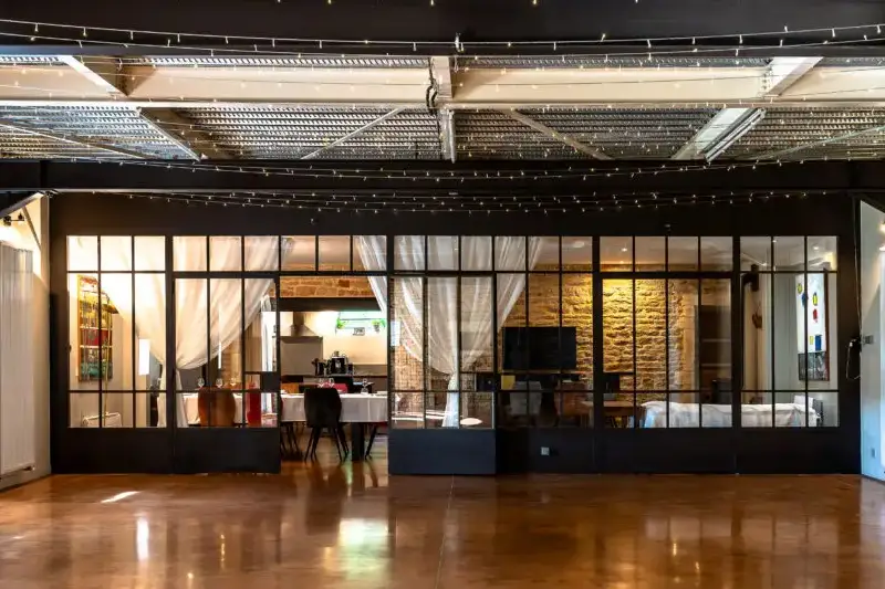 Salle de réception de la ferme du bois de plotte